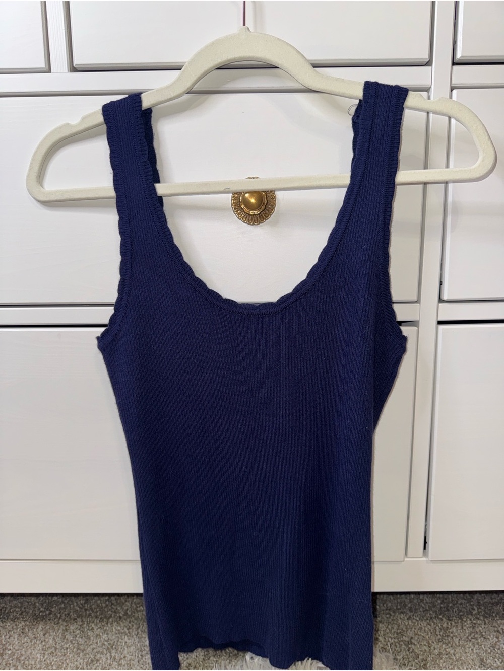Tankaneo Women’s Navy Ribbed V-Neck Scallop-Trim Tank Top - Picture 4 of 5